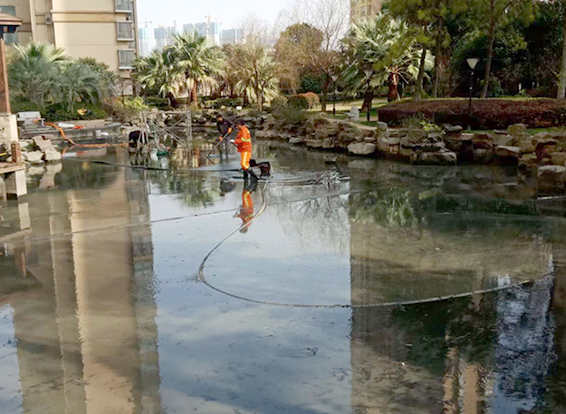 东宁景观池淤泥清理