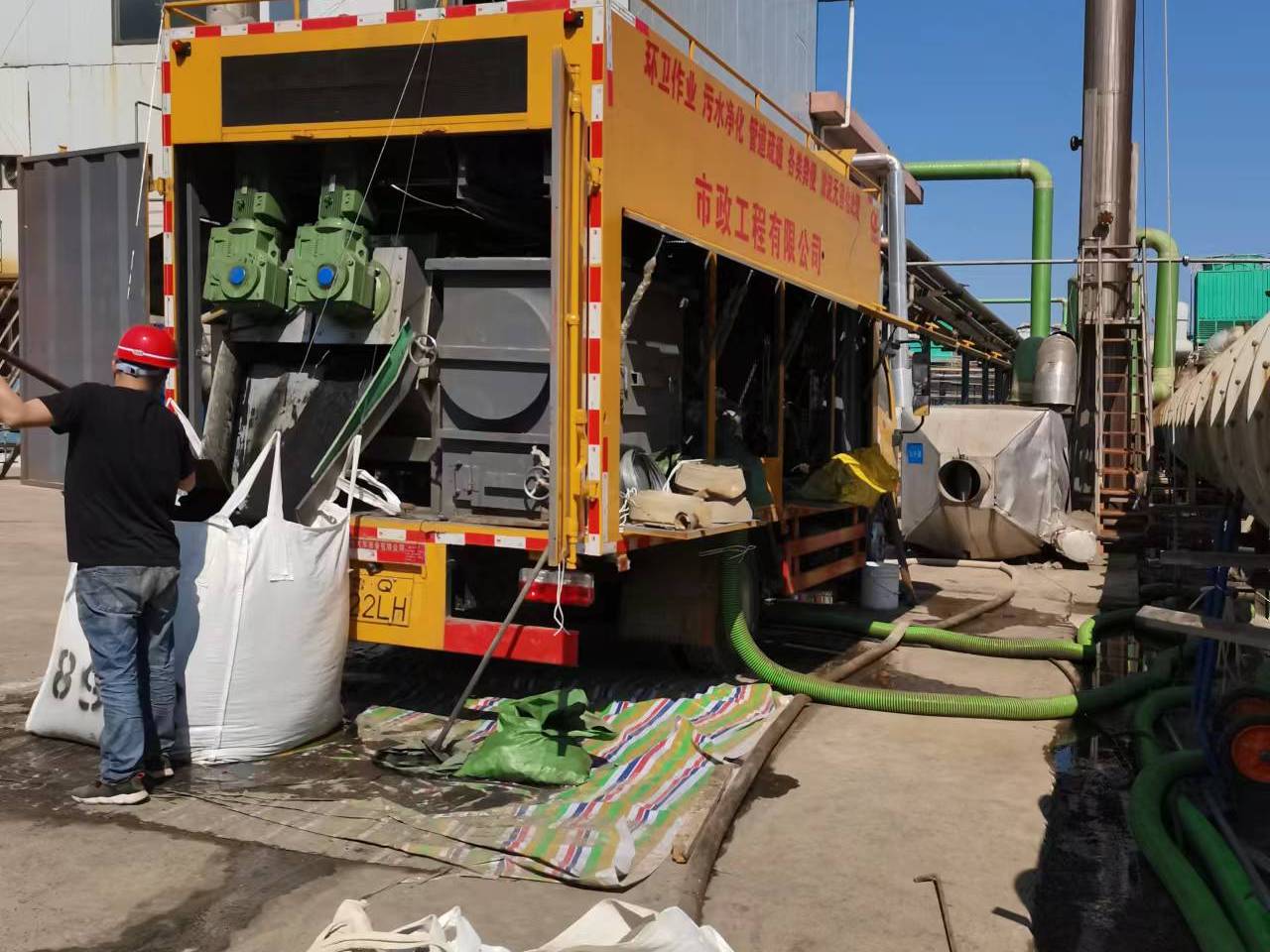 东宁淤泥压干处理